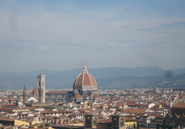 Noleggia una Moto Guzzi V7 per il tuo tour in Toscana - Tuscany Motorcycle  Tours